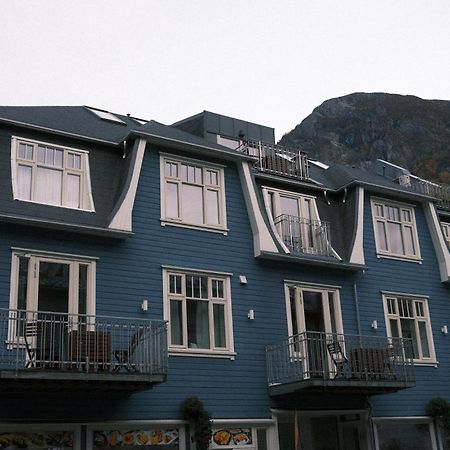 Blue House Dormitory Odda Extérieur photo
