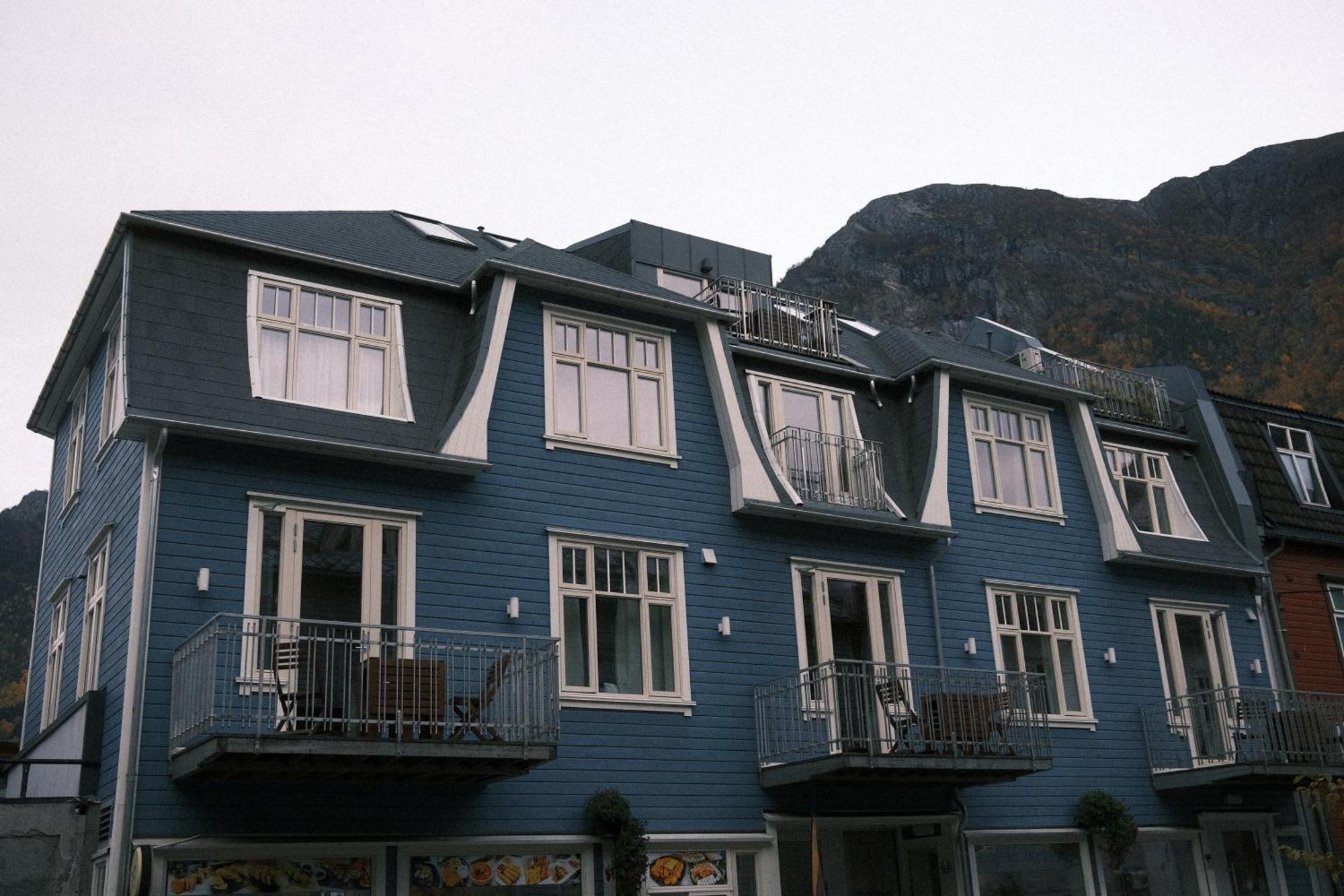 Blue House Dormitory Odda Extérieur photo